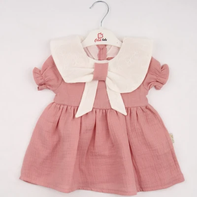 9/24 AY KIZ MÜSLİN FİYONK YAKALI SÜZENELİ ELBİSE 